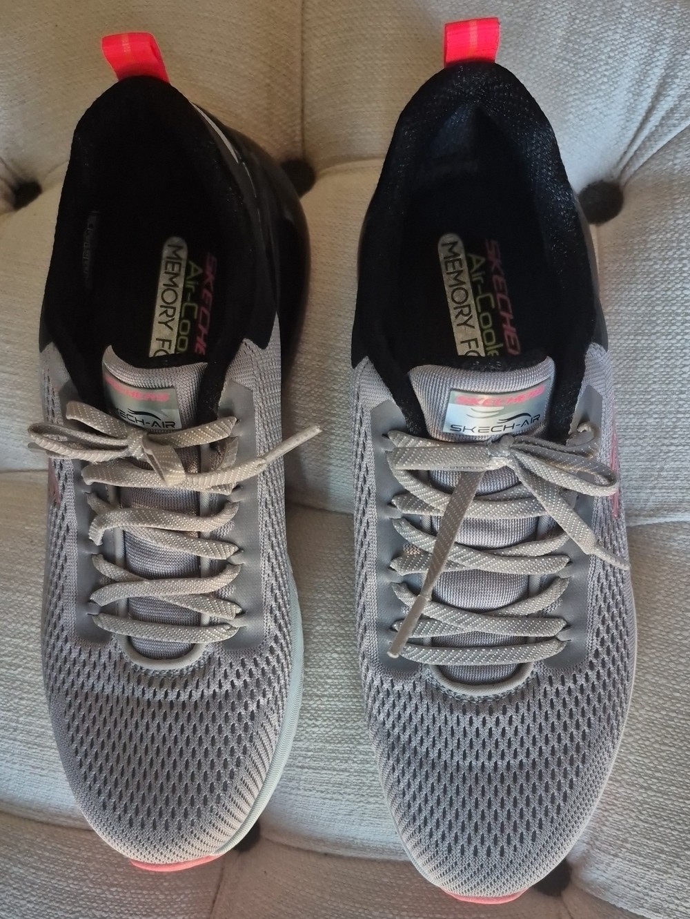 Skechers Gray/Black Patent Slip-on Skech-Knit Memory Foam Sneakers Sz. 9.5 - Picture 4 of 8